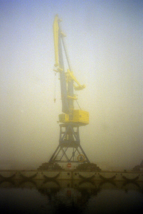 Wismar Seehafen Kran (2004).jpg