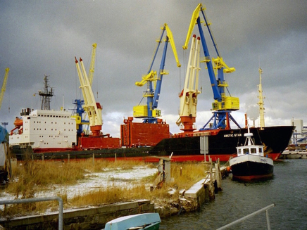 Wismar Yachthafen 02 (2004).jpg
